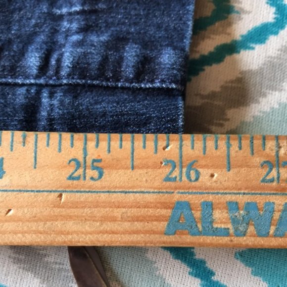 Liz Claiborne Dark Blue Stretchy cropped jeans Size 12 - Picture 6 of 9